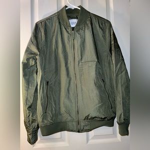 Like new olive green water resistant Gap jacket size xs